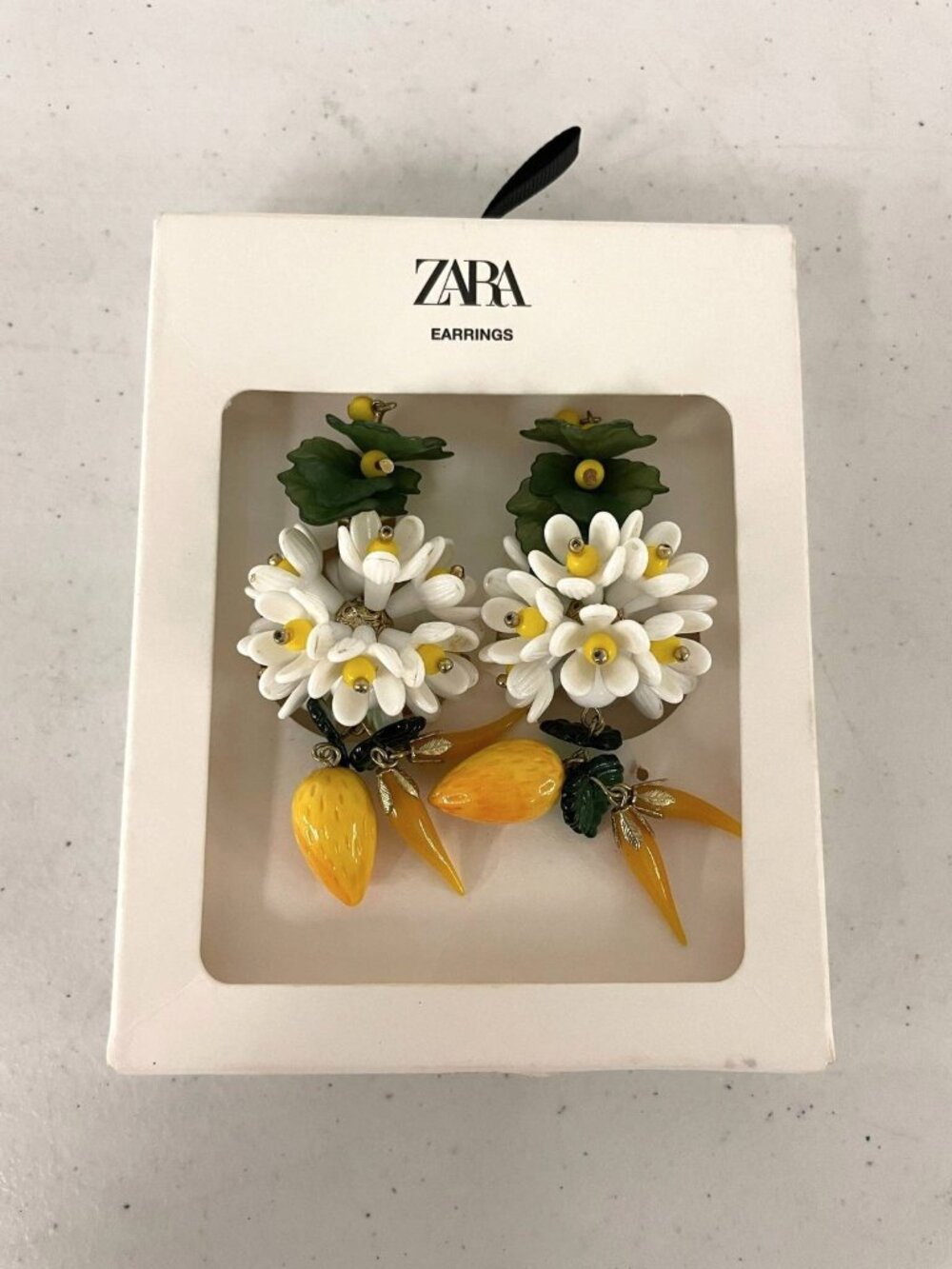 Zara Flowers Drop Statement Earrings white resin flower clusters Lemons